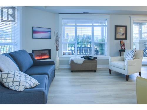 Living Room - 2070 Boucherie Road Unit# 216 Lot# 24, West Kelowna, BC - Indoor Photo Showing Living Room