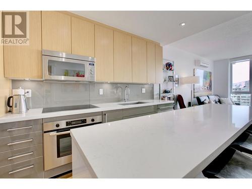 1833 Crowe Street, Vancouver, BC - Indoor Photo Showing Kitchen