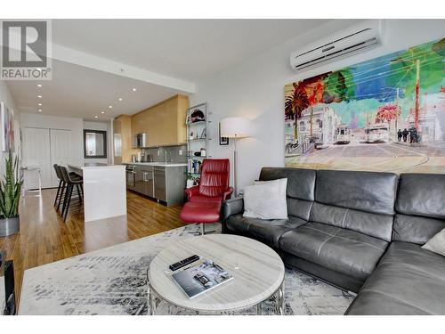 1833 Crowe Street, Vancouver, BC - Indoor Photo Showing Living Room