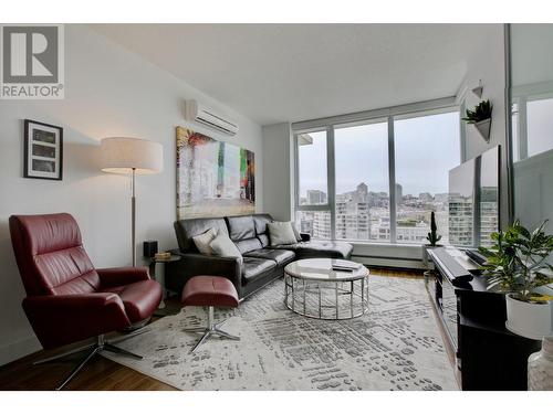 1833 Crowe Street, Vancouver, BC - Indoor Photo Showing Living Room