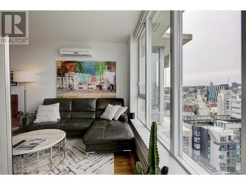 1833 Crowe Street, Vancouver, BC - Indoor Photo Showing Living Room