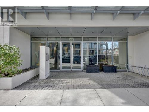 1833 Crowe Street, Vancouver, BC - Indoor Photo Showing Garage