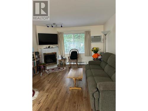 1876 Tranquille Road Unit# 1, Kamloops, BC - Indoor Photo Showing Living Room With Fireplace