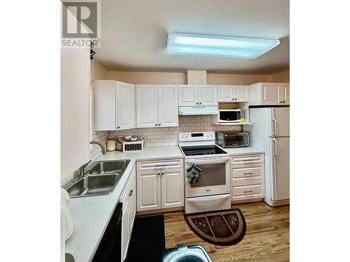 1876 Tranquille Road Unit# 1, Kamloops, BC - Indoor Photo Showing Kitchen With Double Sink