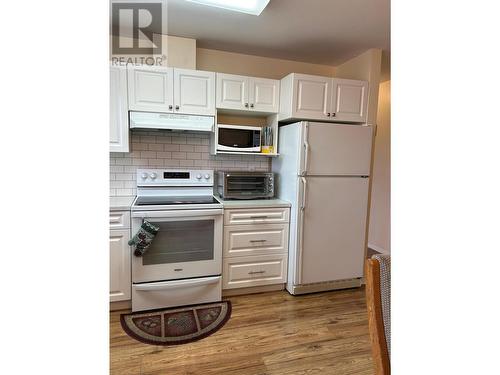 1876 Tranquille Road Unit# 1, Kamloops, BC - Indoor Photo Showing Kitchen