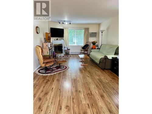 1876 Tranquille Road Unit# 1, Kamloops, BC - Indoor Photo Showing Living Room With Fireplace