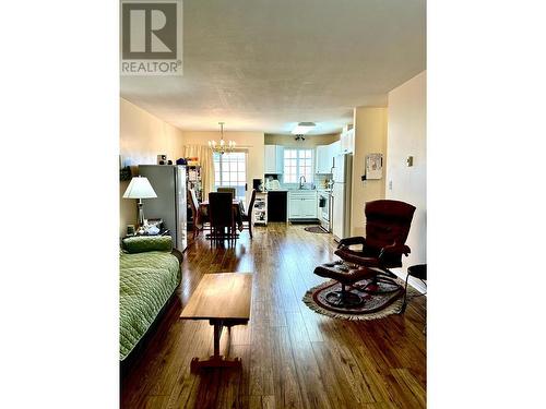 1876 Tranquille Road Unit# 1, Kamloops, BC - Indoor Photo Showing Living Room