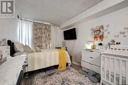 1011 - 410 Mclevin Avenue, Toronto, ON - Indoor Photo Showing Bedroom