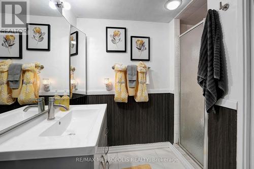 1011 - 410 Mclevin Avenue, Toronto, ON - Indoor Photo Showing Bathroom