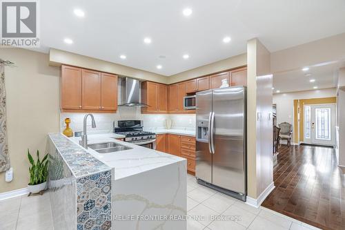 68 Warnford Circle, Ajax, ON - Indoor Photo Showing Kitchen With Stainless Steel Kitchen With Double Sink With Upgraded Kitchen