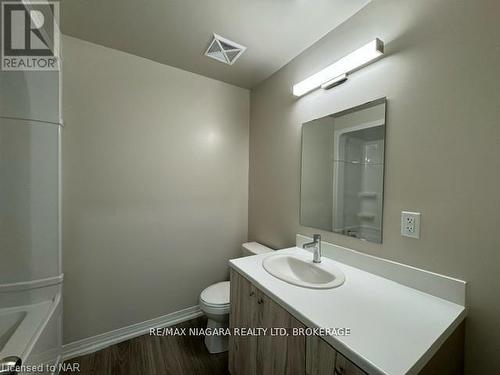 Lp24 - 50 Herrick Avenue, St. Catharines (456 - Oakdale), ON - Indoor Photo Showing Bathroom