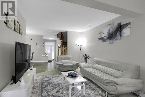 4320 Owl Valley Drive, Ottawa, ON - Indoor Photo Showing Living Room