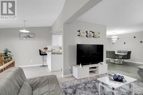 4320 Owl Valley Drive, Ottawa, ON - Indoor Photo Showing Living Room