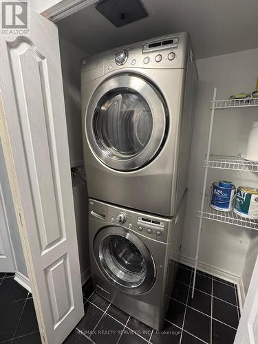 405 - 4080 Living Arts Drive, Mississauga, ON - Indoor Photo Showing Laundry Room