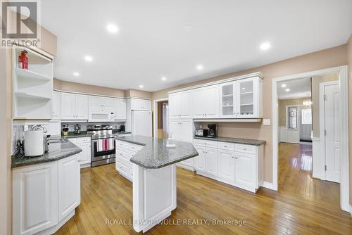 417 Stillmeadow Circle, Waterloo, ON - Indoor Photo Showing Kitchen