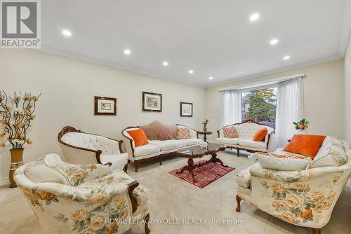 417 Stillmeadow Circle, Waterloo, ON - Indoor Photo Showing Living Room