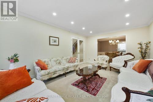 417 Stillmeadow Circle, Waterloo, ON - Indoor Photo Showing Living Room