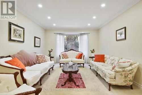 417 Stillmeadow Circle, Waterloo, ON - Indoor Photo Showing Living Room