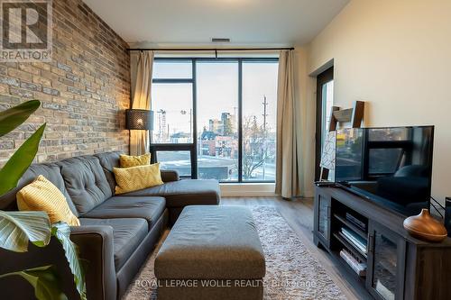 310 - 690 King Street W, Kitchener, ON - Indoor Photo Showing Living Room