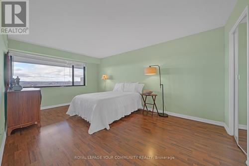 813 - 70 Baif Boulevard, Richmond Hill, ON - Indoor Photo Showing Bedroom