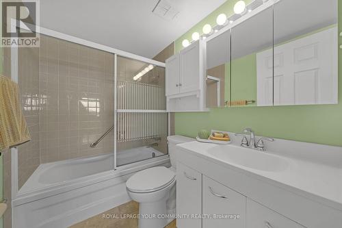 813 - 70 Baif Boulevard, Richmond Hill, ON - Indoor Photo Showing Bathroom