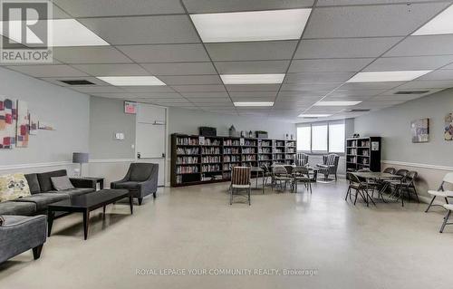 813 - 70 Baif Boulevard, Richmond Hill, ON - Indoor