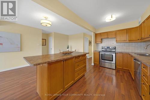 813 - 70 Baif Boulevard, Richmond Hill, ON - Indoor Photo Showing Kitchen