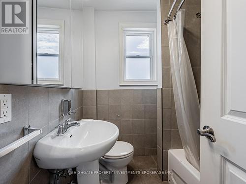 5 Bank Street, Toronto, ON - Indoor Photo Showing Bathroom