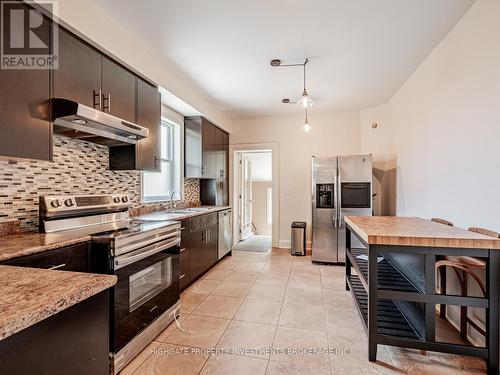 5 Bank Street, Toronto, ON - Indoor Photo Showing Kitchen With Upgraded Kitchen