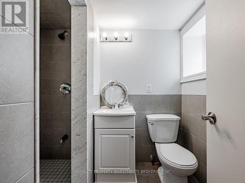 5 Bank Street, Toronto, ON - Indoor Photo Showing Bathroom