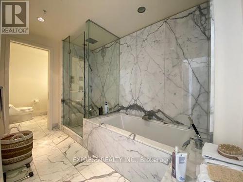 4202 - 180 University Avenue, Toronto, ON - Indoor Photo Showing Bathroom