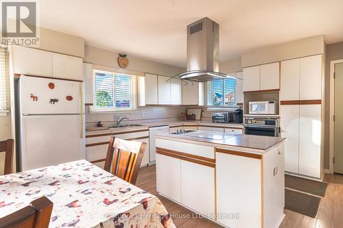 60 Robert Street, Welland (773 - Lincoln/Crowland), ON - Indoor Photo Showing Kitchen