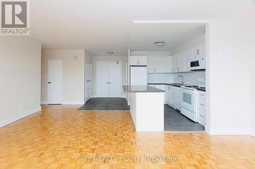 311 - 10 Shallmar Boulevard, Toronto, ON - Indoor Photo Showing Kitchen