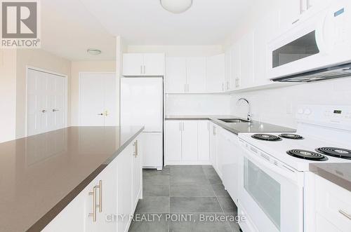 311 - 10 Shallmar Boulevard, Toronto, ON - Indoor Photo Showing Kitchen