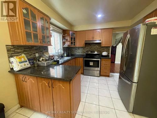 42 Broad Oak Court, Brampton, ON - Indoor Photo Showing Kitchen