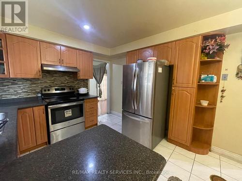 42 Broad Oak Court, Brampton, ON - Indoor Photo Showing Kitchen With Stainless Steel Kitchen