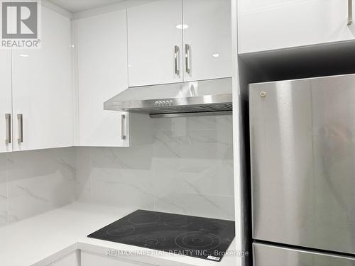 36 Pale Moon Crescent, Toronto, ON - Indoor Photo Showing Kitchen