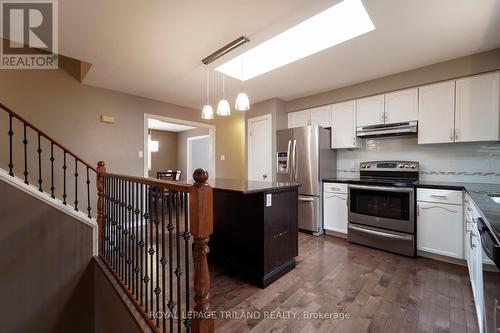 78 Ashley Crescent, London, ON - Indoor Photo Showing Kitchen With Stainless Steel Kitchen