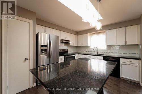 78 Ashley Crescent, London, ON - Indoor Photo Showing Kitchen With Stainless Steel Kitchen