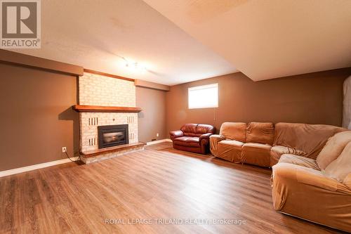 78 Ashley Crescent, London, ON - Indoor Photo Showing Living Room With Fireplace