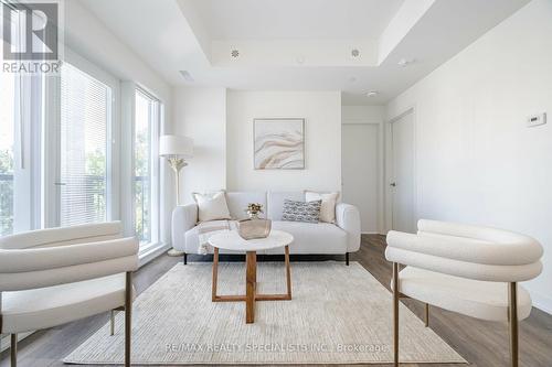 409 - 160 Canon Jackson Drive, Toronto, ON - Indoor Photo Showing Living Room