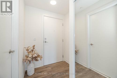 409 - 160 Canon Jackson Drive, Toronto, ON - Indoor Photo Showing Other Room