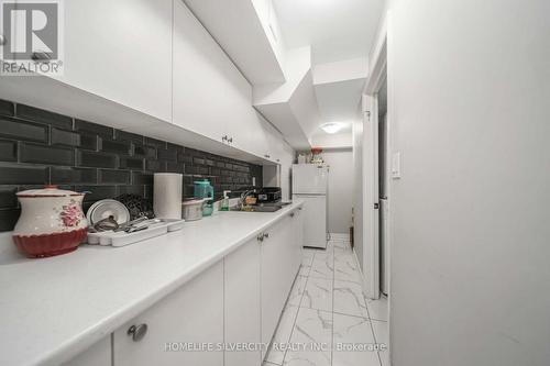 98 Davenfield Circle, Brampton, ON - Indoor Photo Showing Kitchen