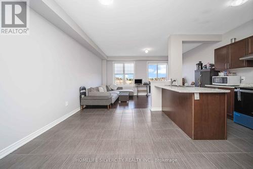 98 Davenfield Circle, Brampton, ON - Indoor Photo Showing Kitchen