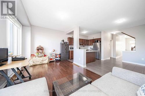 98 Davenfield Circle, Brampton, ON - Indoor Photo Showing Living Room