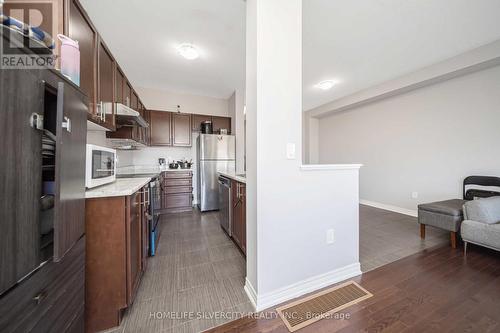 98 Davenfield Circle, Brampton, ON - Indoor Photo Showing Kitchen