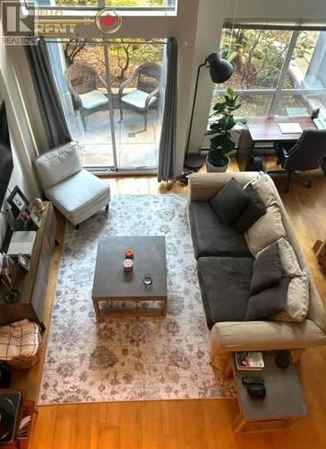 208 933 Seymour Street, Vancouver, BC - Indoor Photo Showing Living Room