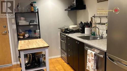 208 933 Seymour Street, Vancouver, BC - Indoor Photo Showing Kitchen