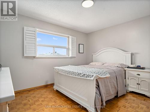 5472 Bourget Drive, Mississauga, ON - Indoor Photo Showing Bedroom