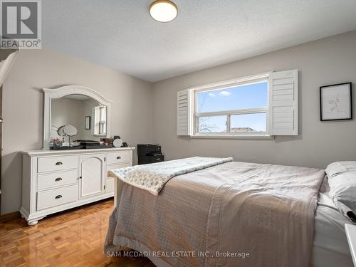 5472 Bourget Drive, Mississauga, ON - Indoor Photo Showing Bedroom